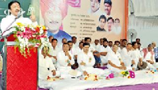 The package of sleeping government is also fraudulent | झोपलेल्या शासनाचे पॅकेजही फसवे The package of sleeping government is also fraudulent | झोपलेल्या शासनाचे पॅकेजही फसवे
