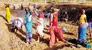 Without a labor wage | कामगार मजुरीविनाच Without a labor wage | कामगार मजुरीविनाच