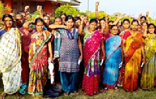 Demonstrations against the government for the pension of domestic workers | घरेलू कामगार मोलकरणींची पेंशनसाठी सरकारविरुद्ध निदर्शने Demonstrations against the government for the pension of domestic workers | घरेलू कामगार मोलकरणींची पेंशनसाठी सरकारविरुद्ध निदर्शने