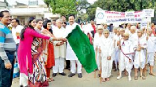 'Yps' plastic eradication rally pointed out | ‘वायपीएस’च्या प्लास्टिक निर्मूलन रॅलीने लक्ष वेधले 'Yps' plastic eradication rally pointed out | ‘वायपीएस’च्या प्लास्टिक निर्मूलन रॅलीने लक्ष वेधले