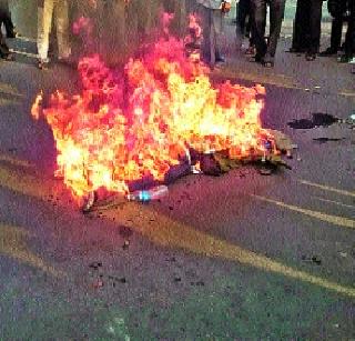 Burnt statue of ST Workers Association | एसटी कामगार संघटनेच्या अध्यक्षाचा पुतळा जाळला