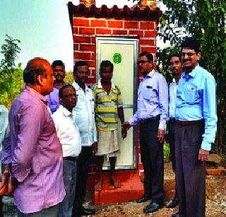 Gram Panchayat employee becomes cleaner | ग्रामपंचायतीचा कर्मचारी ठरला स्वच्छतादूत Gram Panchayat employee becomes cleaner | ग्रामपंचायतीचा कर्मचारी ठरला स्वच्छतादूत