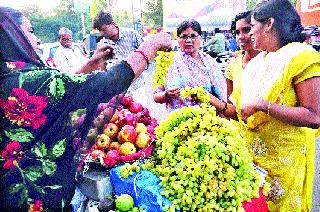 Demand for foreign fruit of customers | ग्राहकांची विदेशी फळांना मागणी