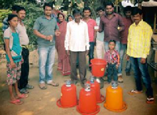 Water filter allocation at Kalinagar | कालीनगर येथे वॉटर फिल्टरचे वाटप