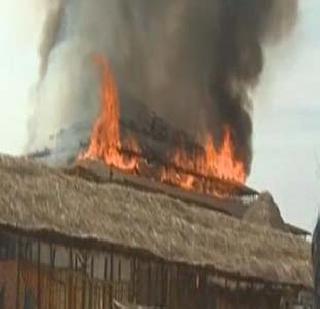 Mandapala fire in Telangana, when the grandfather started | तेलंगणमध्ये महायज्ञ सुरु असताना मंडपाला लागली आग