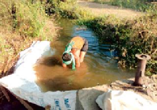 Farmers' mindset for Ollita | ओलितासाठी शेतकऱ्यांच्या जीवाचा आटापिटा Farmers' mindset for Ollita | ओलितासाठी शेतकऱ्यांच्या जीवाचा आटापिटा