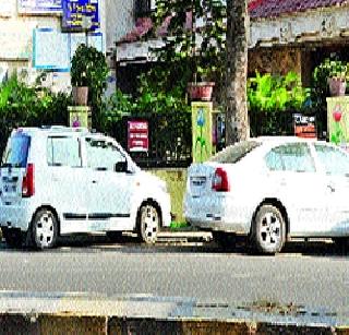 Car policy lock; Driving 'block' | गाडीला पोलिसी लॉक; वाहनचालकही ‘ब्लॉक’