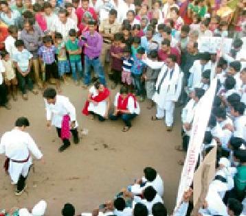 The city cleanliness and scenes are a great start for the festival | नगर स्वच्छता व देखाव्यांनी महोत्सवाची दमदार सुरुवात The city cleanliness and scenes are a great start for the festival | नगर स्वच्छता व देखाव्यांनी महोत्सवाची दमदार सुरुवात