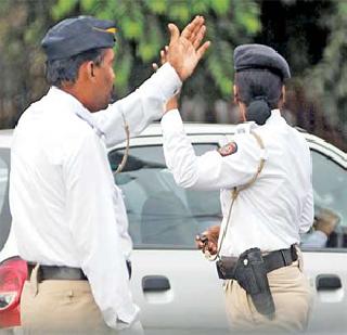 Traffic Police Strike | वाहतूक पोलिसांना धक्काबुक्की