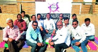 "We have to protect Malegaonkar" | मनपाच्या निषेधार्थ ‘आम्ही मालेगावकर’चे धरणे "We have to protect Malegaonkar" | मनपाच्या निषेधार्थ ‘आम्ही मालेगावकर’चे धरणे