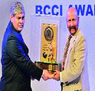 Syed Kirmani honors lifetime achievement award | सय्यद किरमाणी यांचा जीवनगौरव पुरस्काराने सन्मान