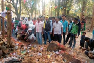 Thousands of tribal people bow down to Thakurdeo | हजारों आदिवासींनी केले ठाकूरदेवांना नमन