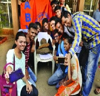 The movement of the ABVP against the Vice-Chancellor | कुलगुरूंविरोधात अभाविपचे आंदोलन