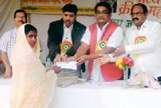 Resolution of making Pendhari Matthram | पेंढरी आदर्शग्राम बनविण्याचा संकल्प Resolution of making Pendhari Matthram | पेंढरी आदर्शग्राम बनविण्याचा संकल्प