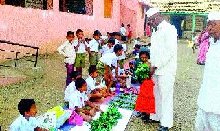 Bhabibazar in the school of Abhuna | अभोणा शाळेत भाजीबाजार