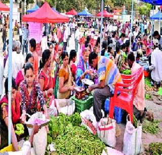 After 20 years of full boarding | तब्बल २० वर्षांनी भरली मंडई After 20 years of full boarding | तब्बल २० वर्षांनी भरली मंडई