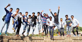 Smart Splash of 'smart' youth: | ‘स्मार्ट’ युथची स्मार्ट झेप :