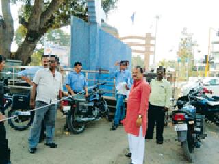 Ambedkar memorial land measuring in Irwin Chowk | इर्विन चौकातील आंबेडकर स्मारकाच्या जागेची मोजणी