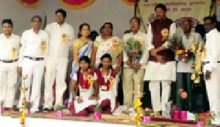 Students need professional education | विद्यार्थ्यांना व्यावसायिक शिक्षणाची गरज Students need professional education | विद्यार्थ्यांना व्यावसायिक शिक्षणाची गरज