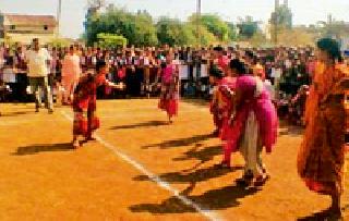 Kabaddi Females: | कबड्डी महिलांची :