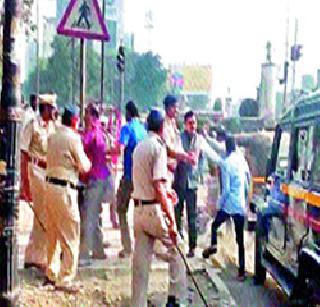 Stacking on deletion of encroachment | अतिक्रमण हटवताना दगडफेक Stacking on deletion of encroachment | अतिक्रमण हटवताना दगडफेक