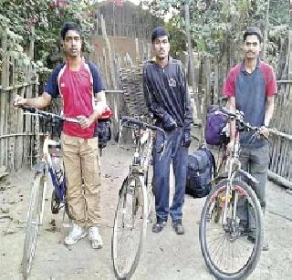 Three Idiots When Naxalites enter the forest ... | थ्री इडियट्स जेव्हा नक्षलवाद्यांच्या जंगलात शिरतात...