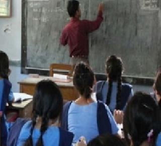 Uttar Pradesh: Incompetent to become a teacher who has 2 wife | उत्तर प्रदेश: २ पत्नी असणारी व्यक्ती शिक्षक बनण्यास अपात्र