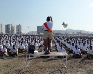 They are not the descendants of flowers but on the platform of RSS - green hell | RSS च्या व्यासपीठावरील 'ते' फुल्यांचे वंशज नव्हेतच - हरी नरके