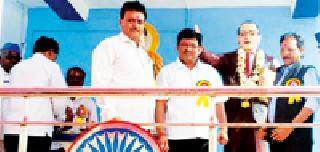 Difficult to repay Babasaheb's favors - Rajkumar Badoley | बाबासाहेबांच्या उपकारांची परतफेड करणे कठीण - राजकुमार बडोले Difficult to repay Babasaheb's favors - Rajkumar Badoley | बाबासाहेबांच्या उपकारांची परतफेड करणे कठीण - राजकुमार बडोले