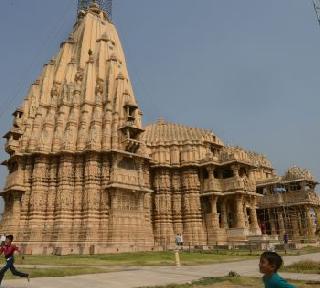 Somnath temple will invest in gold monetization scheme | गोल्ड मॉनेटायझेशन स्कीममध्ये सोमनाथ मंदीर गुंतवणार सोने