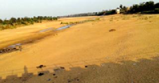 Planting dry: | नदीपात्र कोरडे : Planting dry: | नदीपात्र कोरडे :