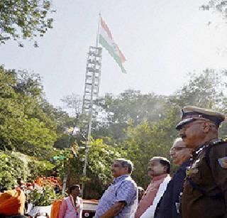 Manohar Parrikar's biggest ever tricolor | मनोहर पर्रीकरांनी फडकावला आजपर्यंतचा सर्वात मोठा तिरंगा