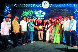 Yeola Merchants Banke Award | येवला मर्चण्ट्स बॅँकेला पुरस्कार Yeola Merchants Banke Award | येवला मर्चण्ट्स बॅँकेला पुरस्कार
