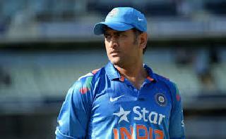 It's time for Dhoni to leave the ODI captaincy - Ian Chappell | धोनीने वन-डेचे कप्तानपद सोडण्याची वेळ आली - इयान चॅपेल