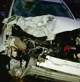 Two killed in a horrific accident | भीषण अपघातात दोन ठार Two killed in a horrific accident | भीषण अपघातात दोन ठार