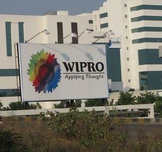 Three people arrested in Chopra Wipro | इंग्लंडमधल्या बड्या ग्राहकाची माहिती चोरणा-या विप्रोच्या तीन कर्मचा-यांना अटक