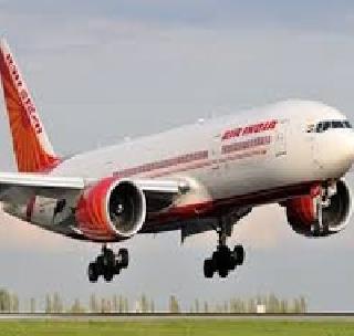 Without a wheelchair, Air India pulled a handicapped woman out of the plane | व्हील चेअर न देता एअर इंडियाने अपंग महिलेला विमानातून खेचून बाहेर काढले