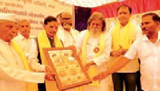 Tribal brothers should take advantage of the schemes and develop them | आदिवासी बांधवांनी योजनांचा लाभ घेत विकास साधावा