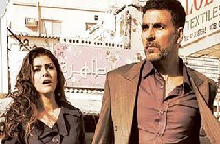 In 'Airlift' club 100 crores club | 'एअरलिफ्ट' १०० कोटींच्या क्लबमध्ये