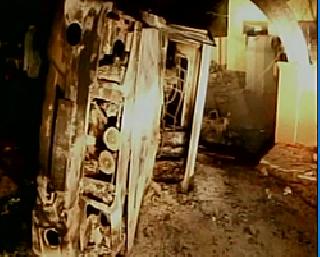 In Andhra Pradesh a violent turn of the reservation movement, eight coaches of the train were burnt | आंध्रप्रदेशात आरक्षण आंदोलनाला हिंसक वळण,ट्रेनचे आठ डबे जाळले