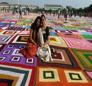 2472 women's biggest blanket Guinness world book record | २४७२ महिलांचा सर्वात मोठ्ठ्या ब्लँकेटचा गिनीज वर्ल्ड बूक रेकॉर्ड