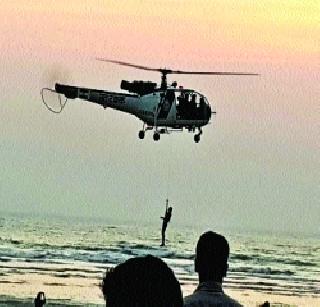 In Murud's sea, 13 students fell into the sea | मुरूडच्या समुद्रात १३ विद्यार्थी बुडाले