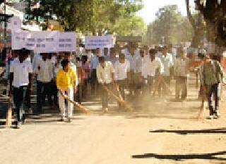 The muddy cleanliness campaign begins with the celebration | चिखलदऱ्यात स्वच्छता मोहिमेला जल्लोषात सुरुवात The muddy cleanliness campaign begins with the celebration | चिखलदऱ्यात स्वच्छता मोहिमेला जल्लोषात सुरुवात
