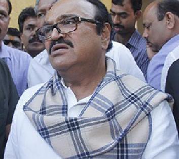 Bhujbal accepted the money from the contractors | भुजबळांनी कंत्राटदारांकडून स्विकारले पैसे