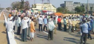 Farmers' Front on the Basic Sub-Departmental Office | मूल उपविभागीय कार्यालयावर शेतकऱ्यांचा मोर्चा