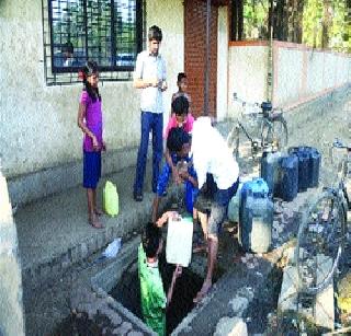 Deep throats on the pavement of the sewer | गटारातील पाइपगळतीवर भागते तहान