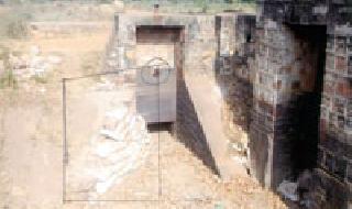 The main outlet of the Mahalgaon canal will collapse | महालगाव कालव्याचा मुख्य 'आऊटलेट' कोसळणार