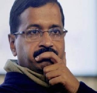 Money for the purchase of shoes given to Kejriwal | केजरीवाल यांना दिले जोडे खरेदीसाठी पैसे