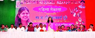 Raj Thackeray criticizes BJP MP Mundane | भाजपाच्या खासदार मुंडेंकडूनही राज ठाकरेंवर टीका Raj Thackeray criticizes BJP MP Mundane | भाजपाच्या खासदार मुंडेंकडूनही राज ठाकरेंवर टीका