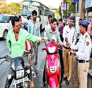 Elgar against helmets | हेल्मेटसक्तीविरोधात एल्गार Elgar against helmets | हेल्मेटसक्तीविरोधात एल्गार